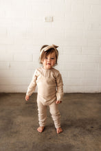 Load image into Gallery viewer, Ribbed Topknot <br> Pebble