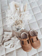 Load image into Gallery viewer, Wax Leather T-Bars <br> Tan