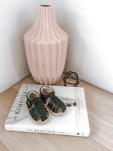 Load image into Gallery viewer, Wax Leather Enclosed Toe Sandals <br> Black