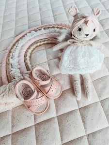 Madison Wax Leather Sandal <br> Pink